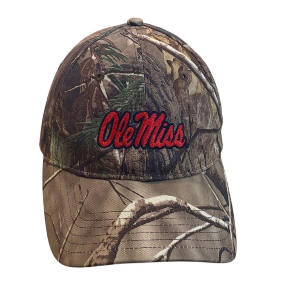 NCAA Mississippi Ole Miss Rebels Medium REALTREE Under Armour Camo‎  Hunting Hat